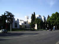 Fundacio Joan Miro.jpg (48091 byte)